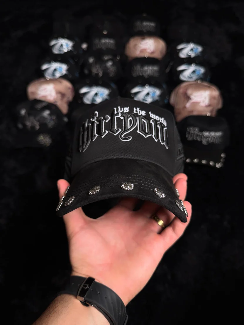 theicyhats_1761060941_3748373317507177477_61539317144.webp